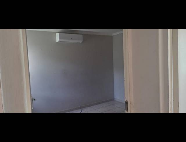 2 BEDROOM HOUSE FOR SALE IN NGWELEZANA